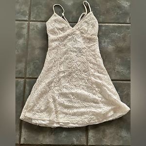 Offwhite stretchy lace short dress